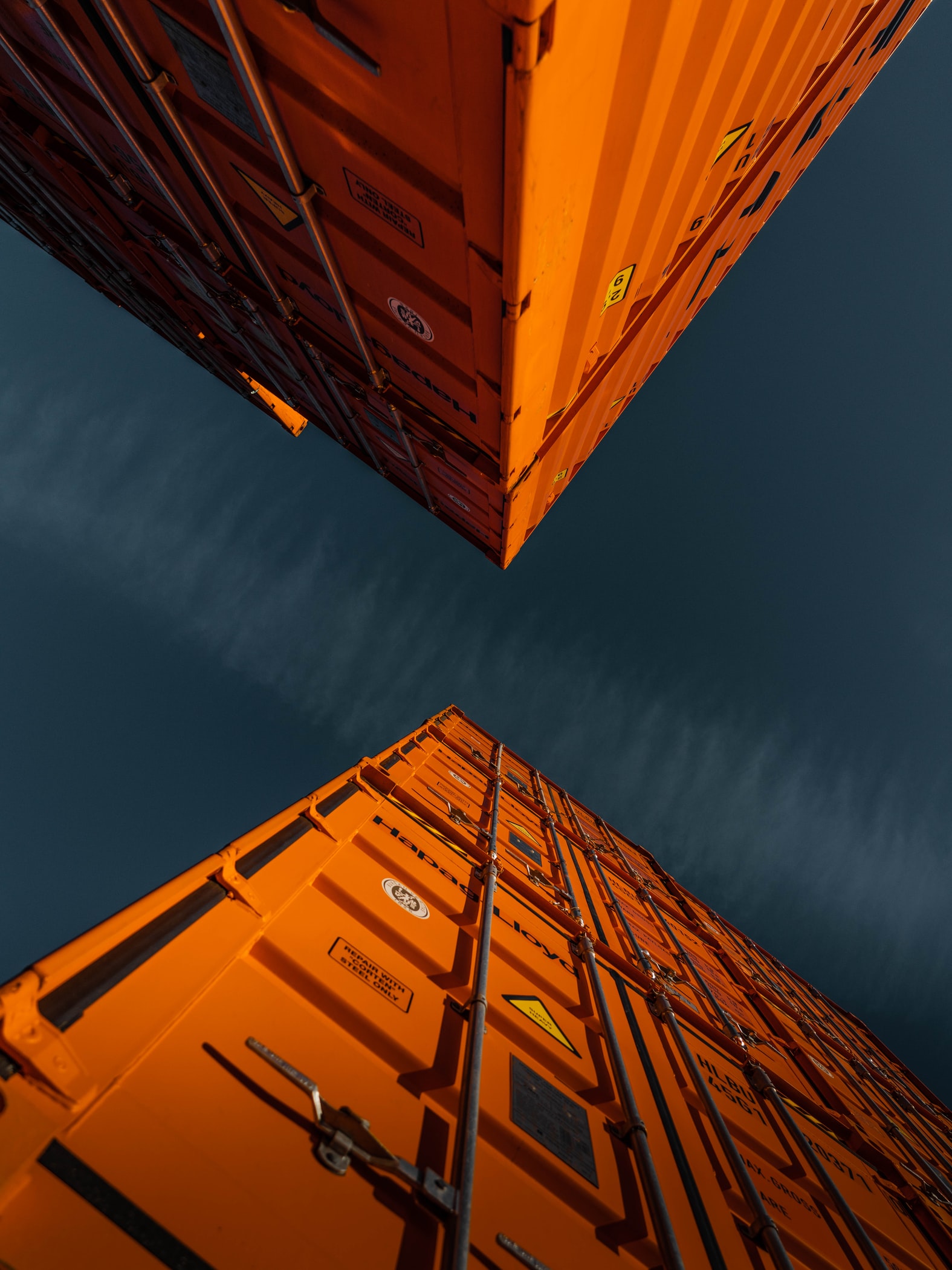 photo-1605732563938-8f8d4e7ad651